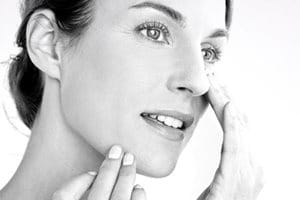  Raukšlės. Ką daryti, kad sumažėtų raukšlės ir smulkios raukšlelės ant kaktos, aplink burną ir akis?